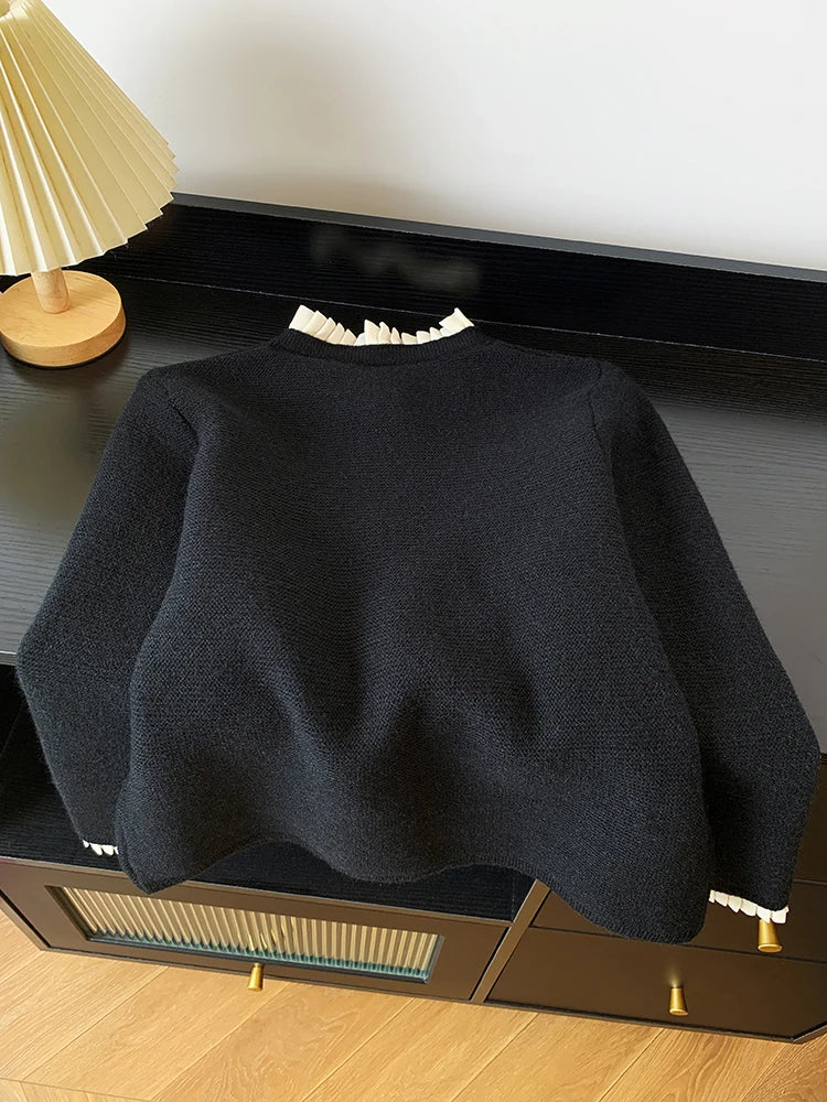 Elegant Knit Cardigan with Buttons – Cozy Chic Women’s Sweater