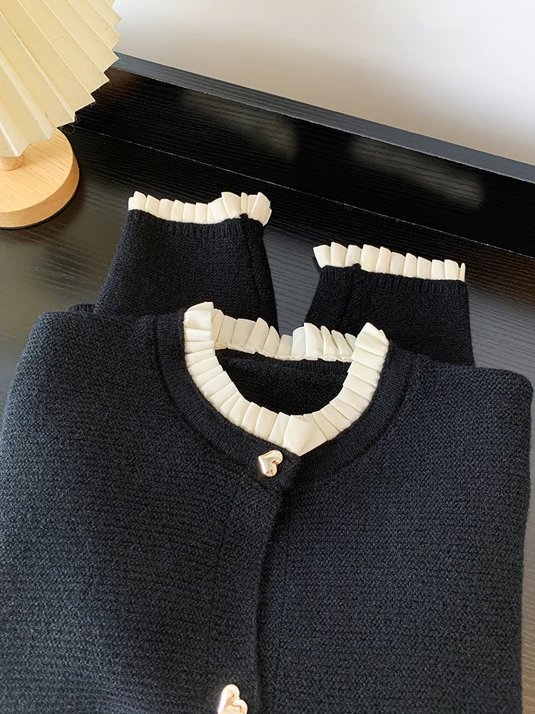 Elegant Knit Cardigan with Buttons – Cozy Chic Women’s Sweater