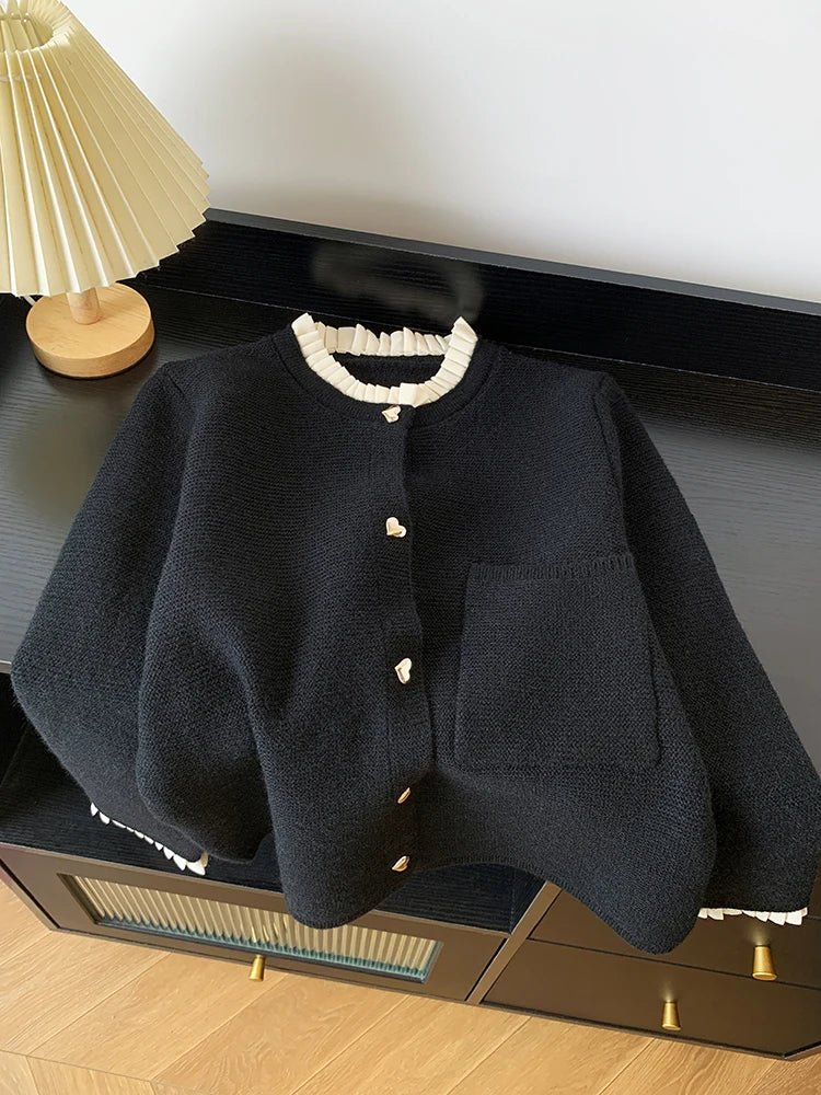 Elegant Knit Cardigan with Buttons – Cozy Chic Women’s Sweater