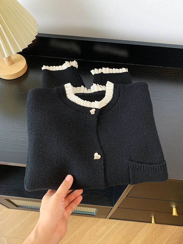 Elegant Knit Cardigan with Buttons – Cozy Chic Women’s Sweater