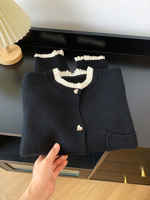 Elegant Knit Cardigan with Buttons – Cozy Chic Women’s Sweater